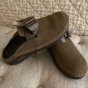 Chaco slides. size 6.
